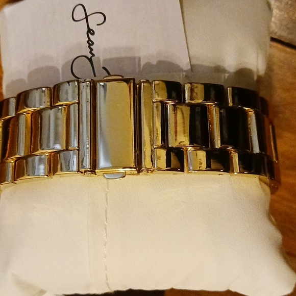 Gold plated Sean John watch - Picture 3 of 4